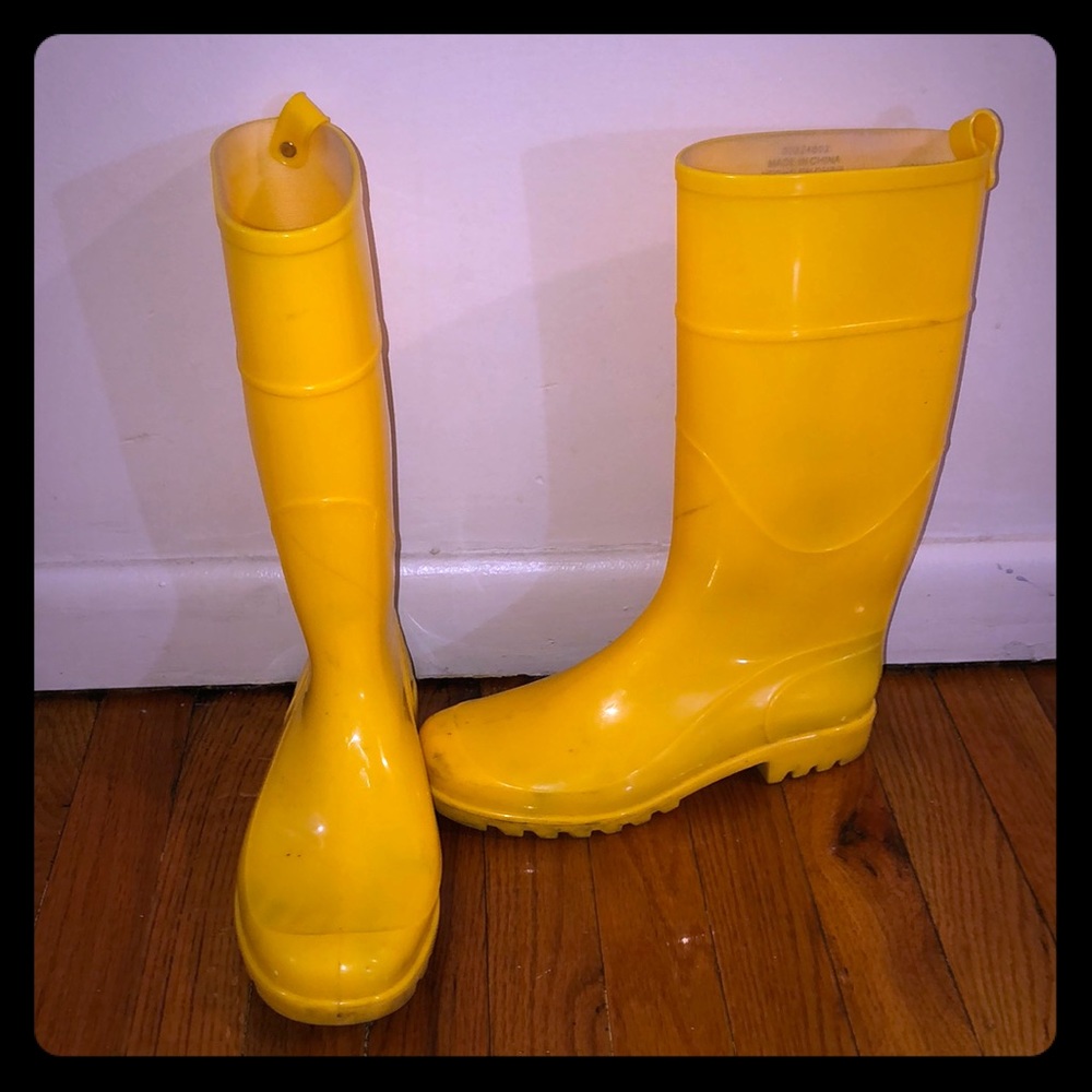 Classic yellow rainboots